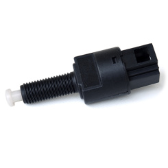 Interrupteur de feu de frein Lada Niva 1700i (21214), après 2010 